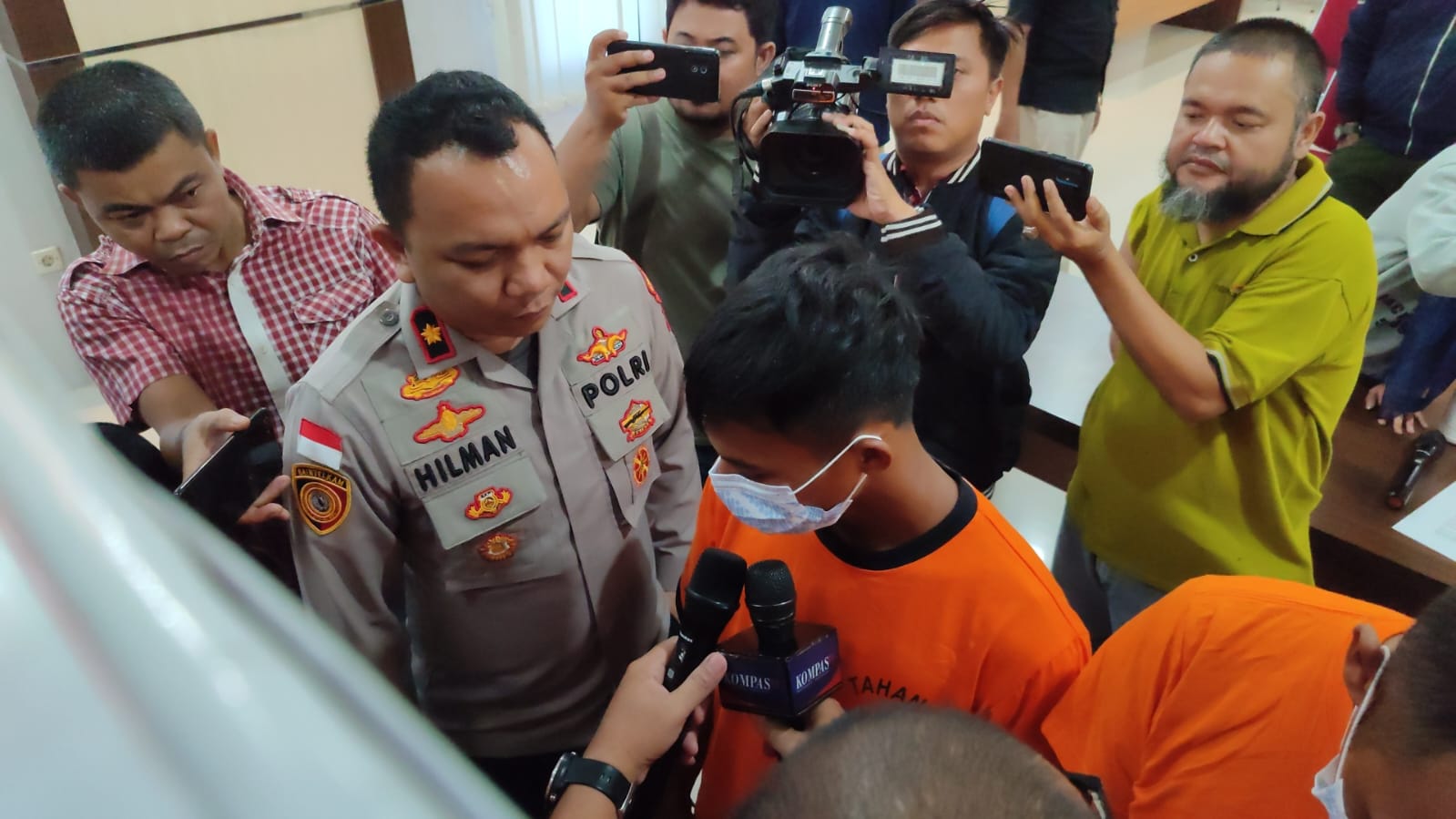 Pelaku AI (25) saat dihadirkan dalam konferensi pers di Polres Kubu Raya, Kalbar (dok. istimewa)