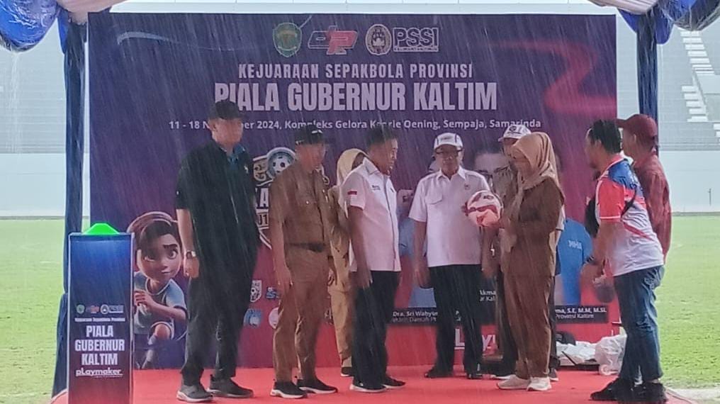 Pembukaan Kejuaraan Sepak Bola Piala Gubernur Kaltim untuk kelompok usia U-13 dan U-15 di GOR Kadrie Oening (dok. istimewa)
